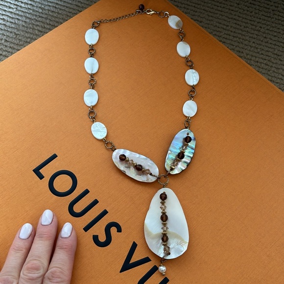 Mother of pearl statement necklace - Picture 2 of 5